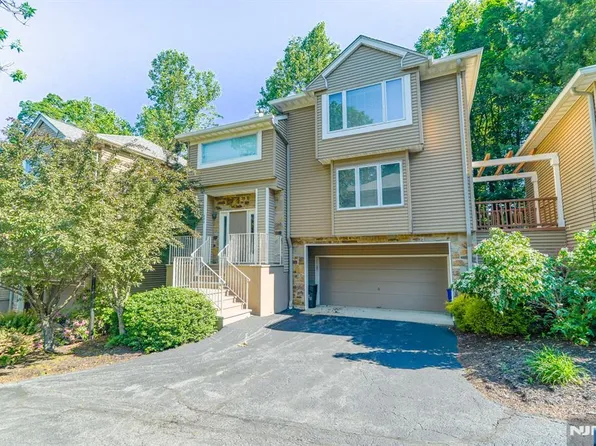 260 Clarken Dr #148, West Orange, NJ 07052