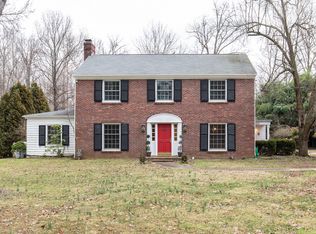 1301 Glenbrook Rd, Anchorage, KY 40223