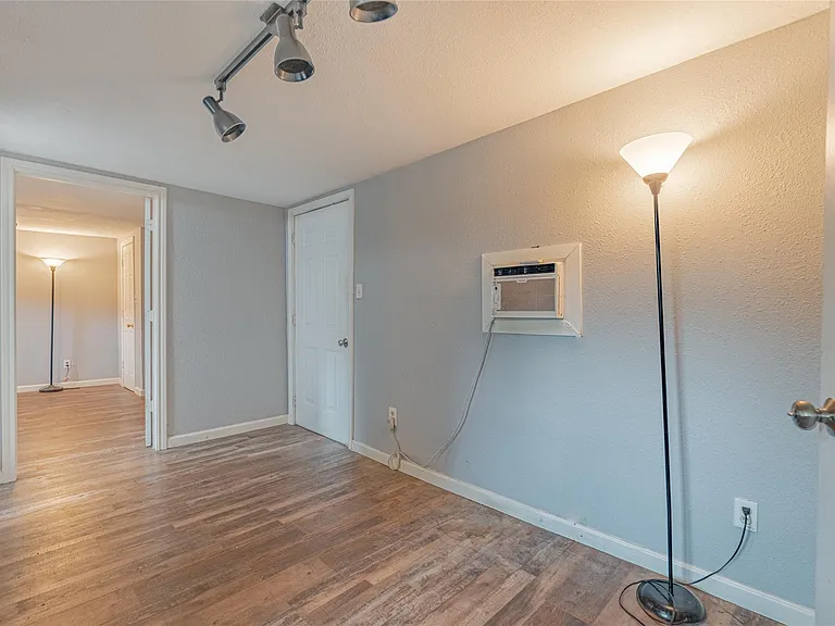 4206 Walker St #B — Photo 2