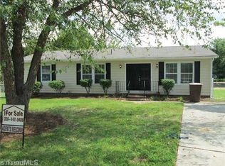 7 Suburban Ct, Greensboro, NC 27406