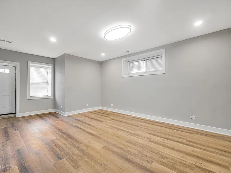 2735 W Polk St — Photo 3