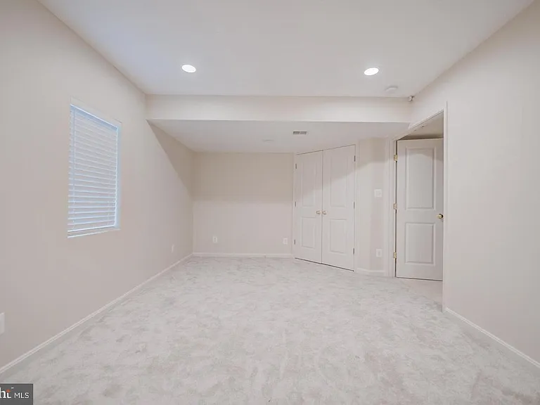 22839 Vickery Park Dr — Photo 34