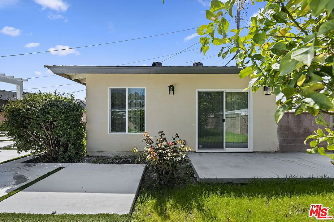 Studio, 1.0 bath, 360 sqft, $2,000 — Photo 3