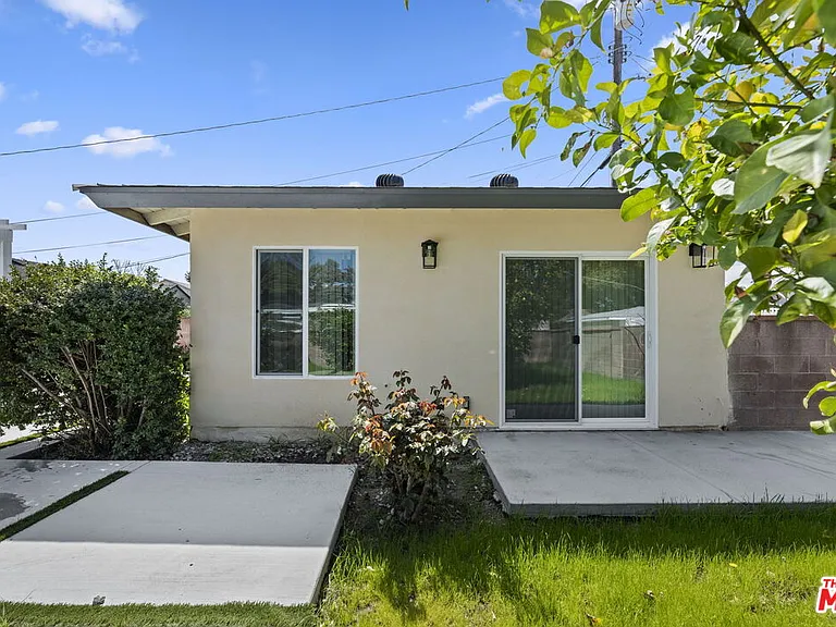 6229 Sylvia Ave — Photo 3