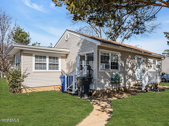 3rd image of 2 Castro Grove Drive