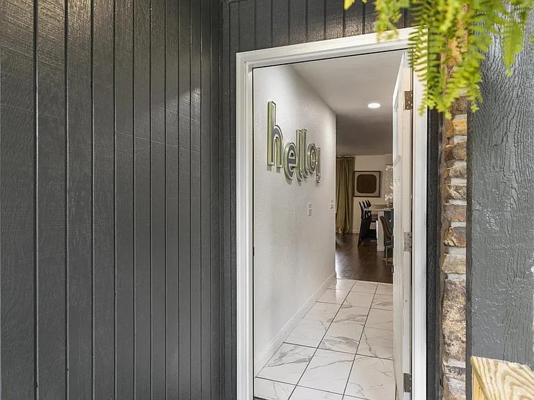 5 Fareham Ln — Photo 4