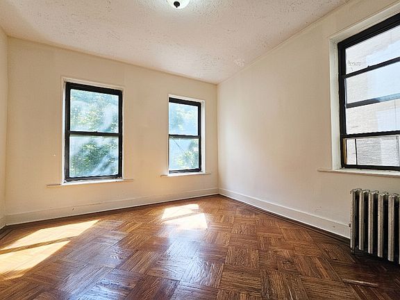 5th image of 1164 Pacific St APT C4