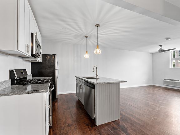4th image of 2945 W Peterson Ave #205