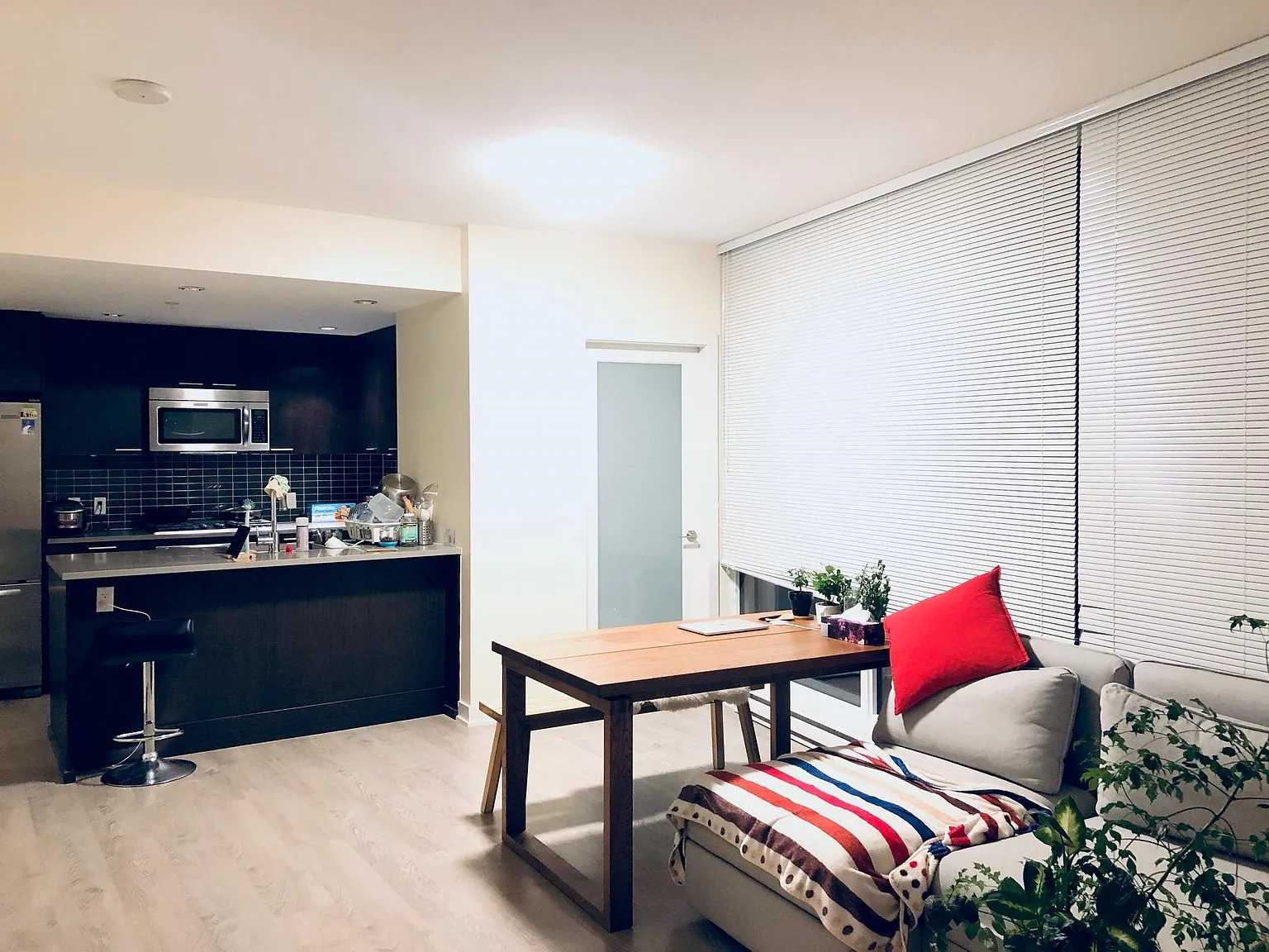 1 bed, 696 sqft, $2,000 — Photo 3