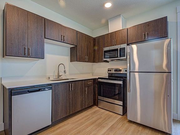 4th image of 4212 E 18th St #4