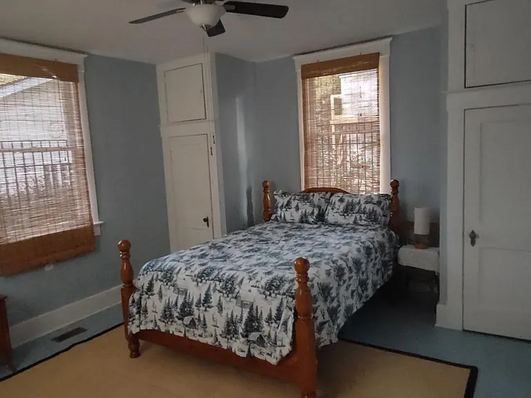 bedroom with queen bed