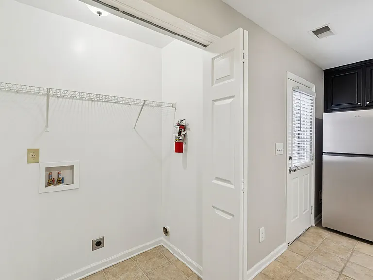 Davenport Condominiums — Photo 7