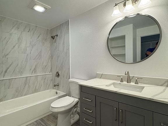 5th image of 4823 Villanova Dr
