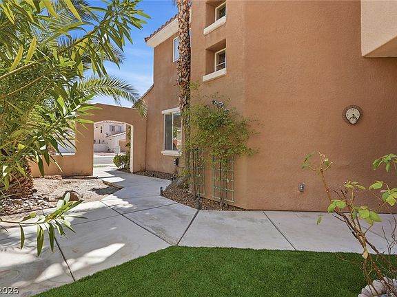 4th image of 1701 Estrella St