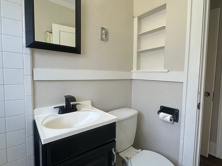 324 W 13th St #1 — Photo 11