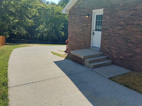 5th image of 1861 Patricia Dr