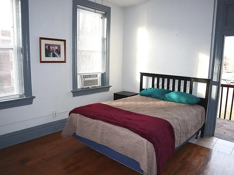3506 Iowa Ave #1-2 — Photo 4