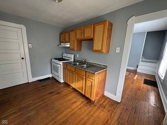4th image of 1546 S Alabama St
