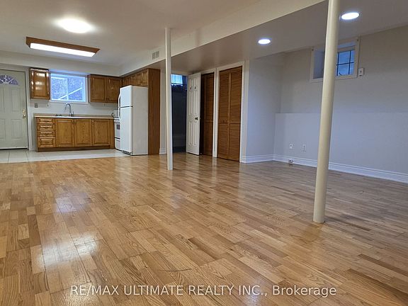 5th image of 34 Peterborough Ave #Basement