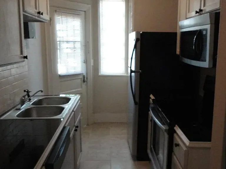 528 E State St #3 — Photo 6