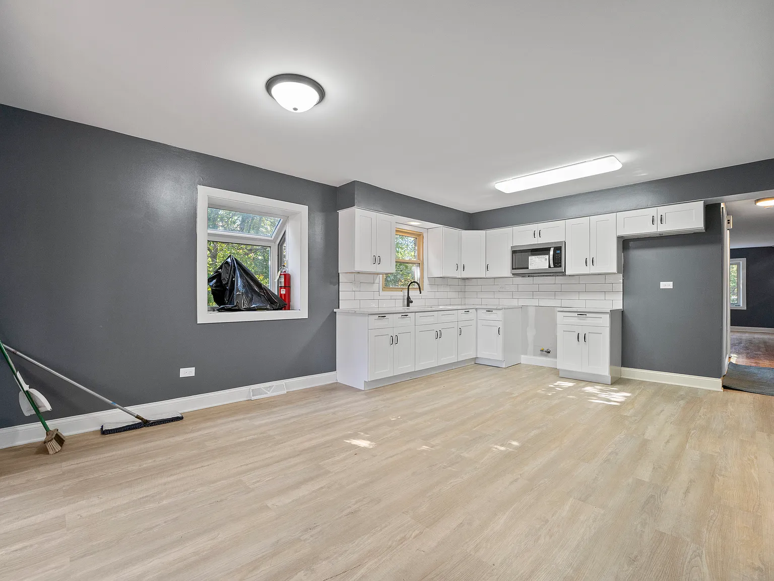 3 bed, 1.5 bath, 1300 sqft, $4,500 — Photo 4