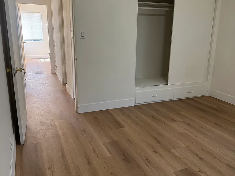 323 W I St — Photo 10