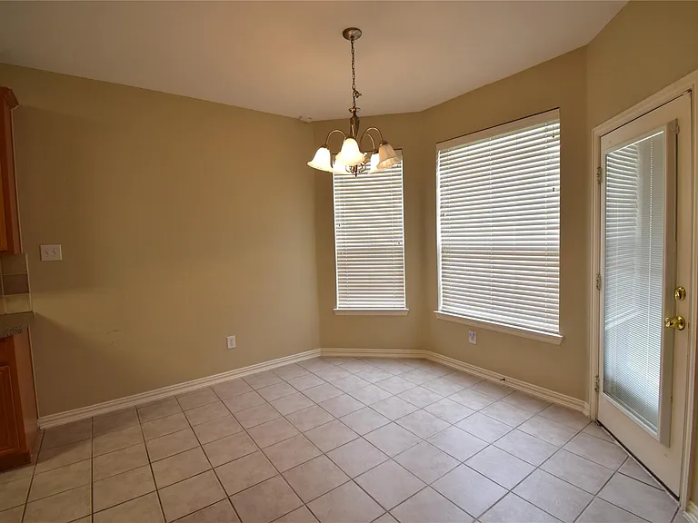 7995 Quiet Meadow Ln — Photo 9