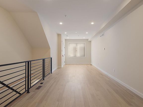 3rd image of 1530 N 25th St #1