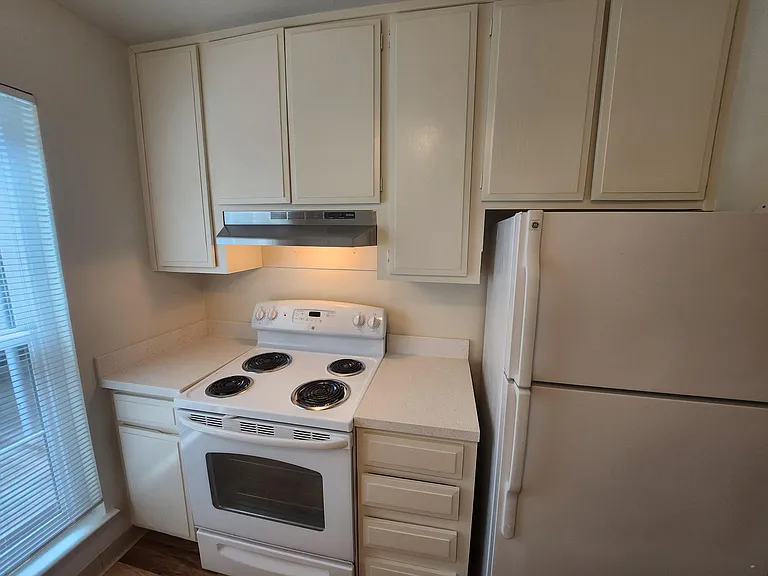 1931 California St #9 — Photo 13