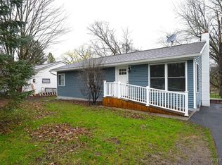28 Munson St, Le Roy, NY 14482