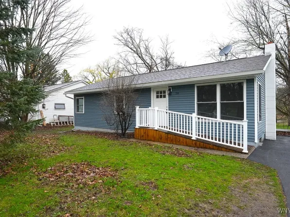 28 Munson St, Le Roy, NY 14482