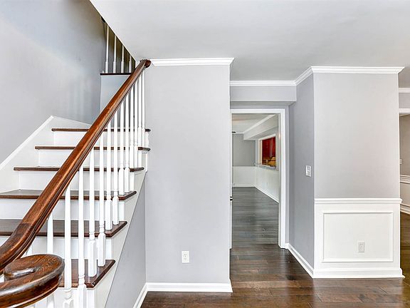 4th image of 2803 Vista Dr SE