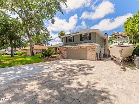 2nd image of 556 Hamlet Dr