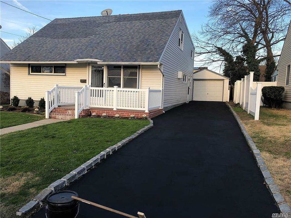 1st image of 900 Mirabelle Ave