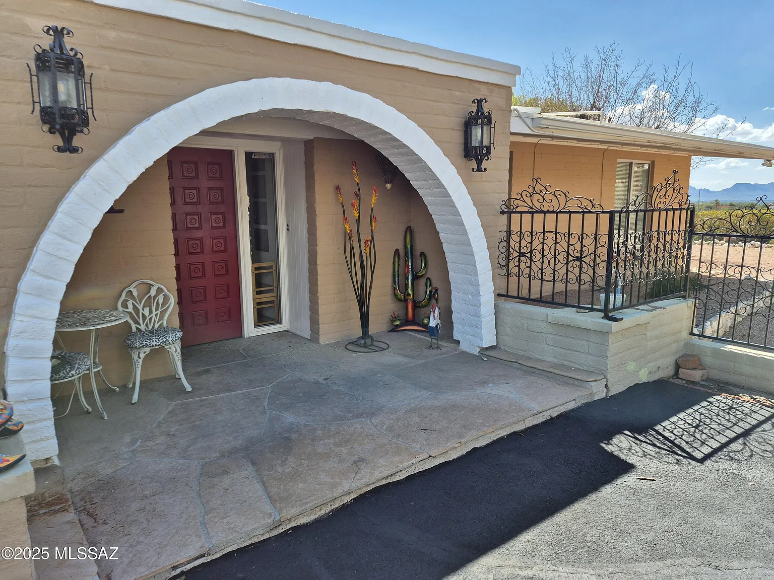 4 bed, 3.0 bath, 2556 sqft, $3,800 — Photo 2