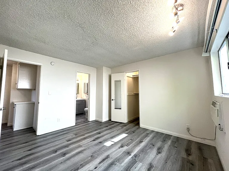 1706 Granville Ave #8 — Photo 16