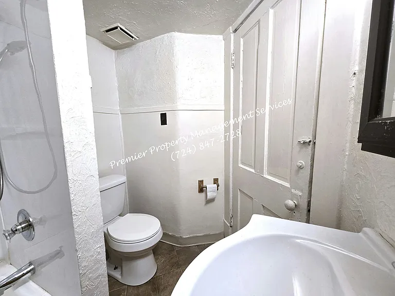 125 N Chestnut St #1/2 — Photo 27