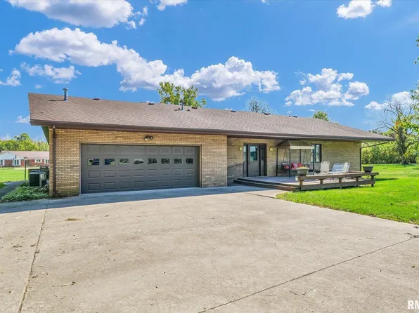 1202 S Patterson Rd, Sullivan, IL 61951