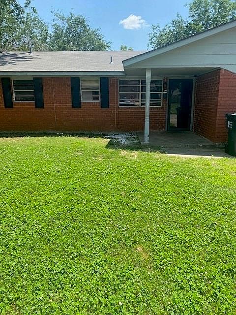 1st image of 1614 Village Dr