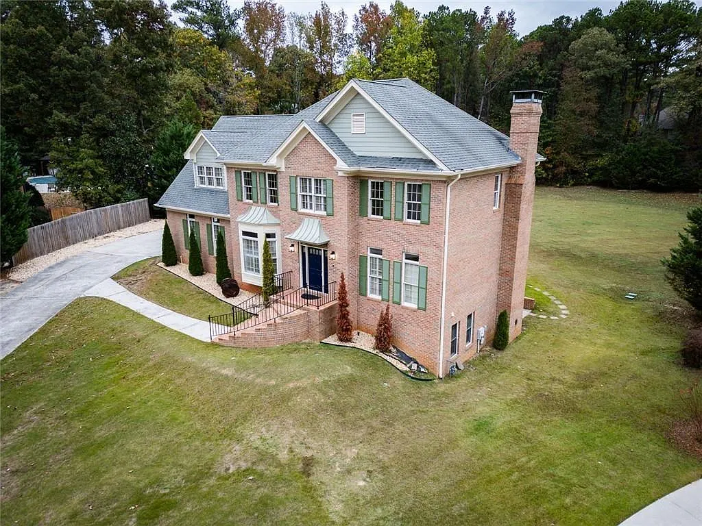 4 bed, 4.5 bath, 5077 sqft, $4,100 — Photo 2