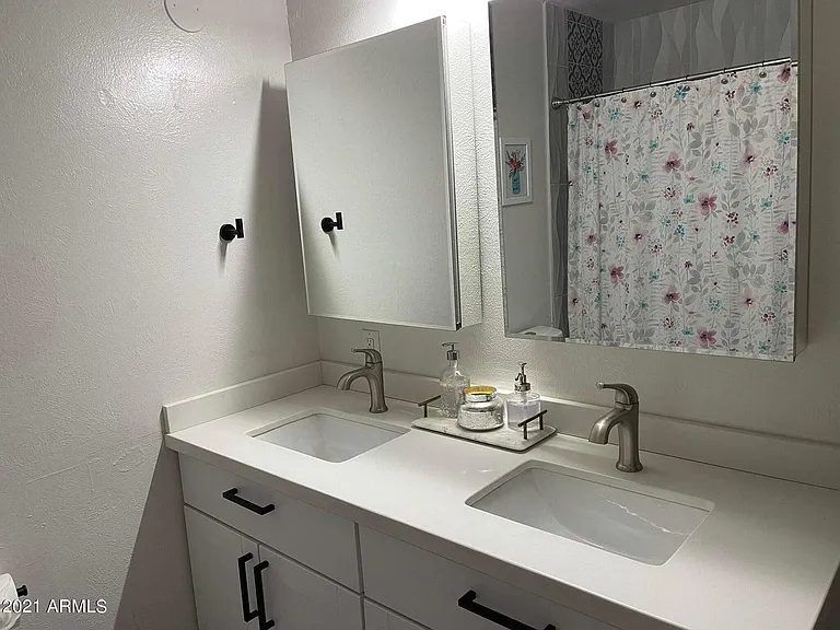 1131 E Marigold Ln — Photo 12