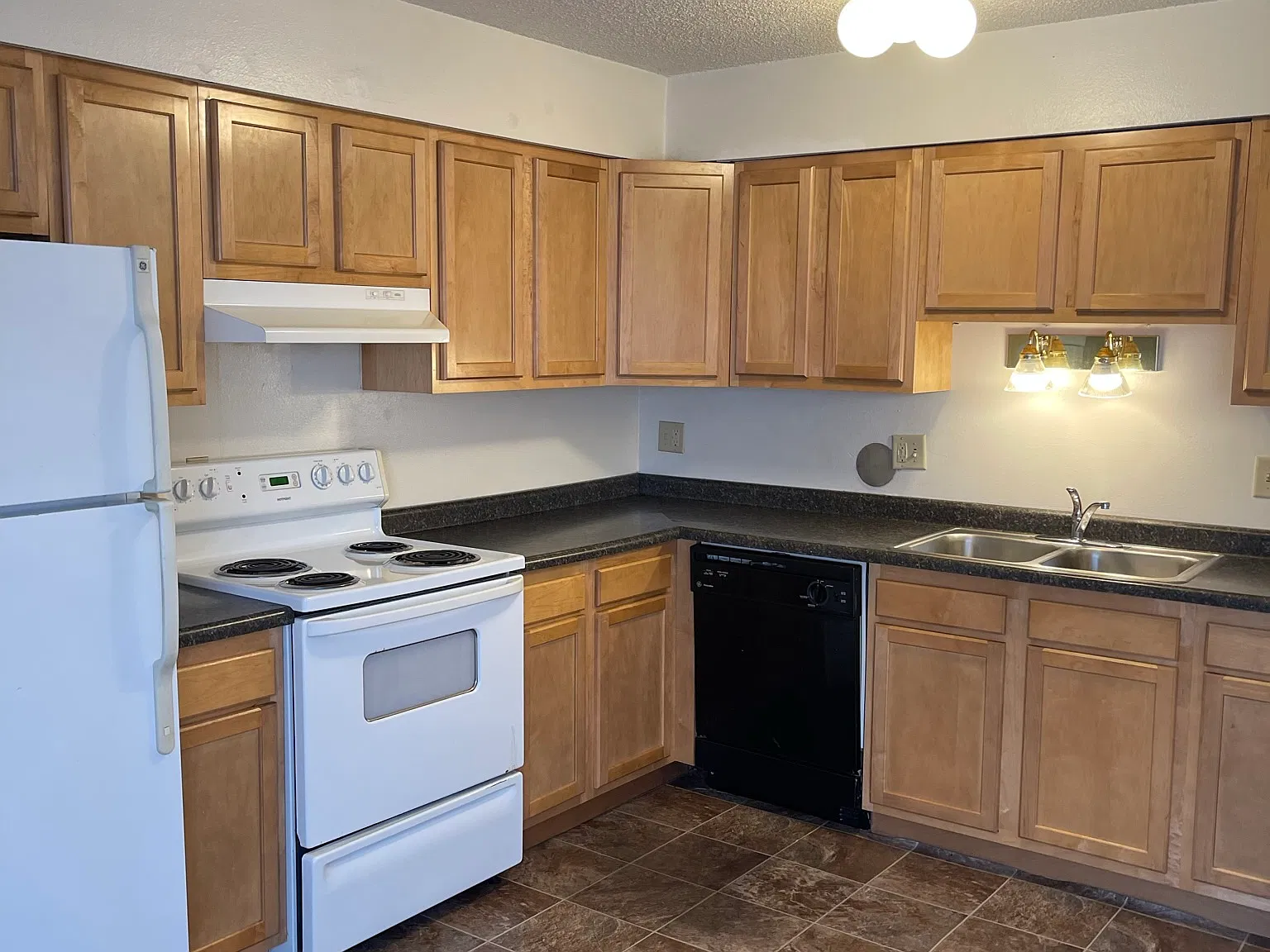 444 S Johnson St — Photo 2