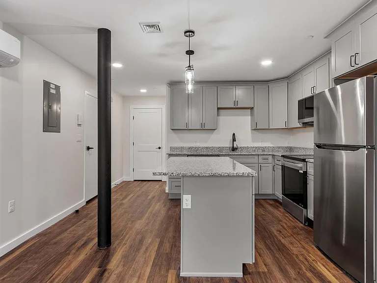 329 Main St #6 — Photo 2