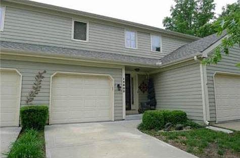 Half duplex with two car garage and plenty of interior room