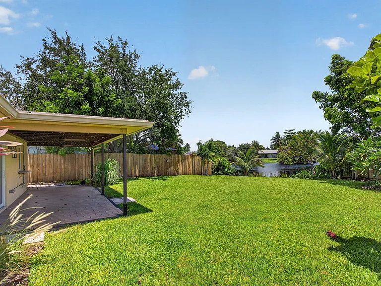 6410 NW 34th Ave — Photo 12