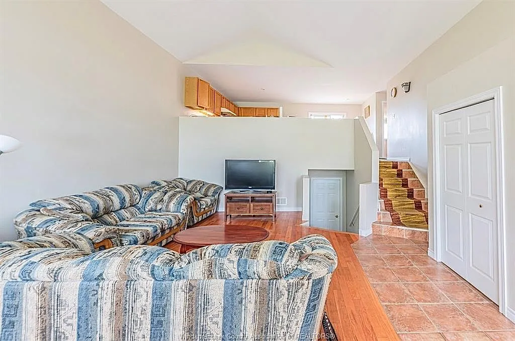 2 bed, $2,360 — Photo 4