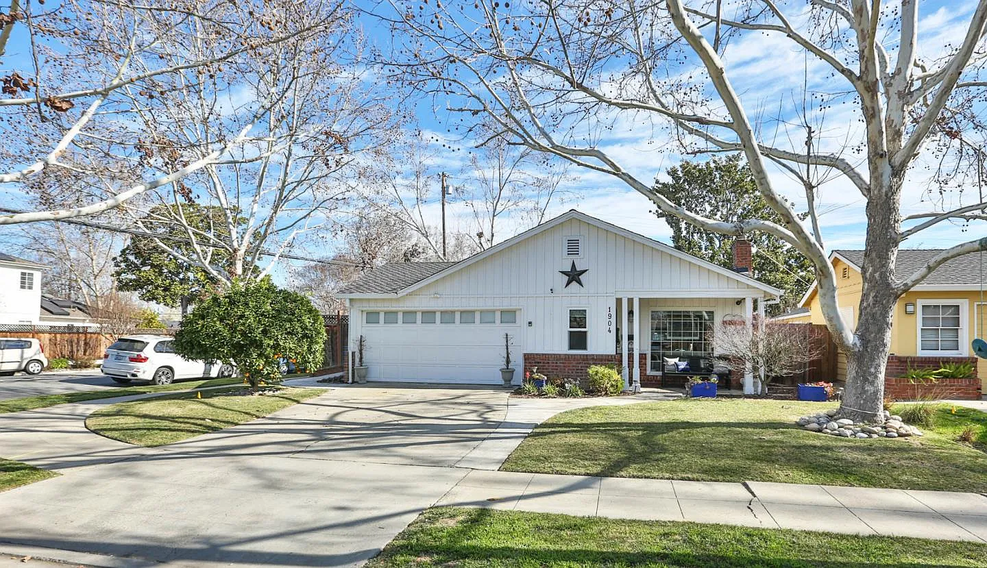 1904 Jonathan Ave photo 1