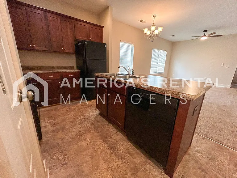 819 Kent Dr — Photo 17