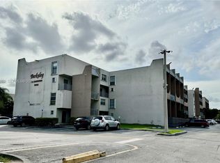 10900 SW 104th St APT 303, Miami, FL 33176