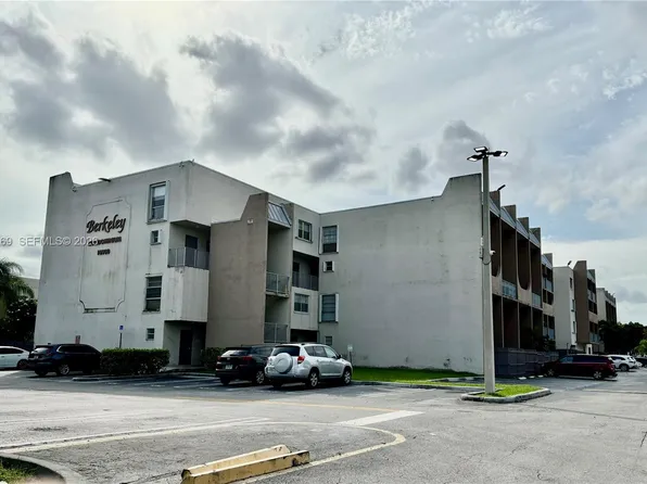 10900 SW 104th St APT 303, Miami, FL 33176